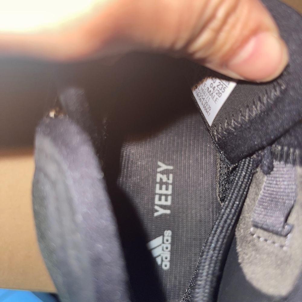 Yeezy Qntm - Picture 4 of 5